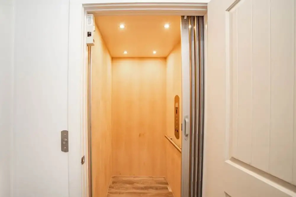 Shore Beats Work - Elevator