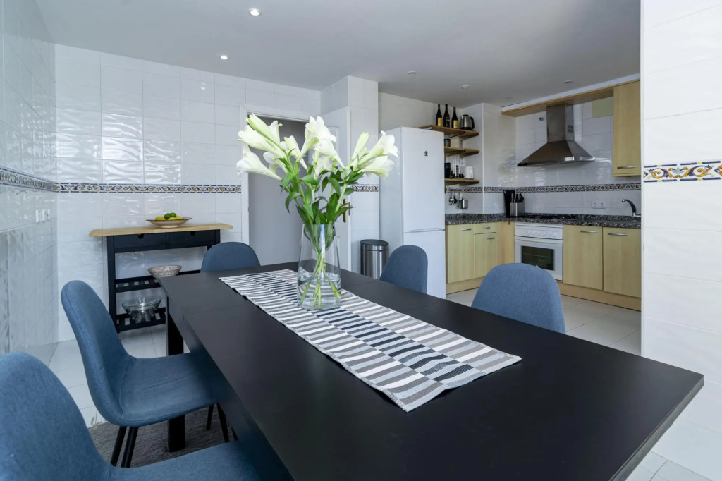 La-Beautiful 3 Bedroom Penthouse Close To Sea