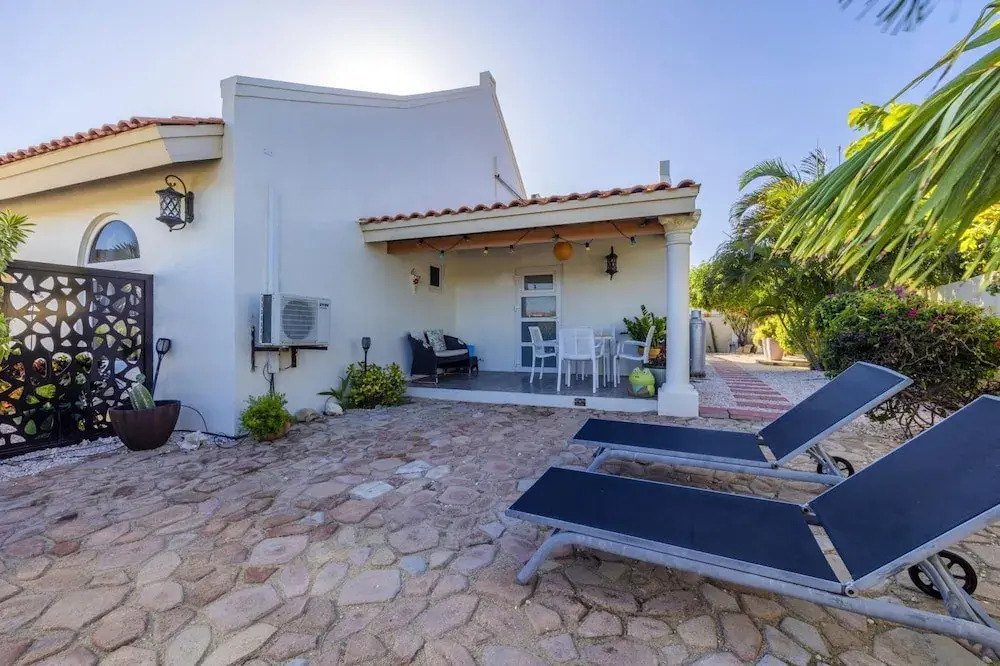 Charming Cozy Studio With Patio Near the Beach