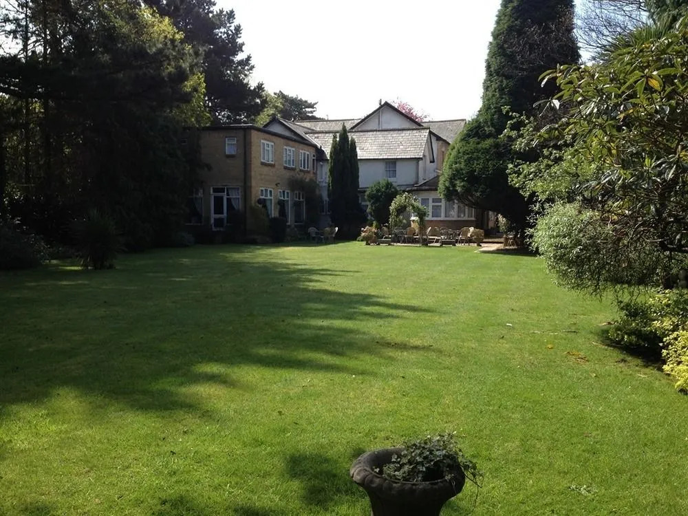 Wood Lodge Hotel