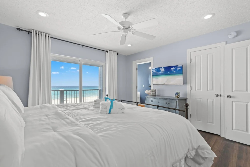 Beachfront Luxury! 4BR Townhouse W/pool & Stunning Gulf Views! Sleeps 10