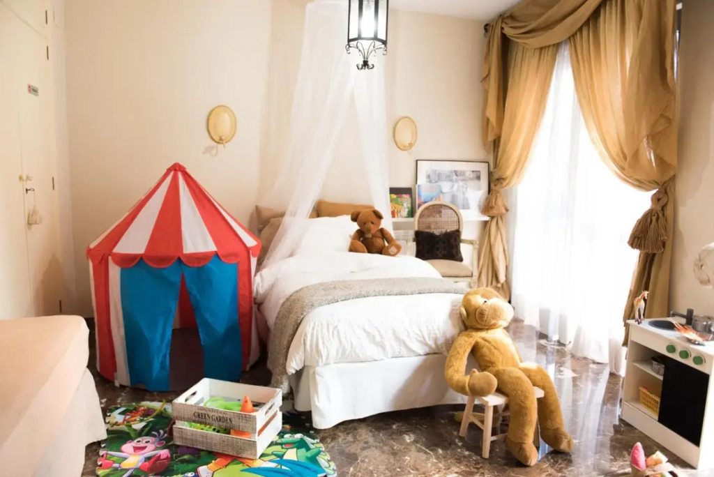 Bright apartment in the city center