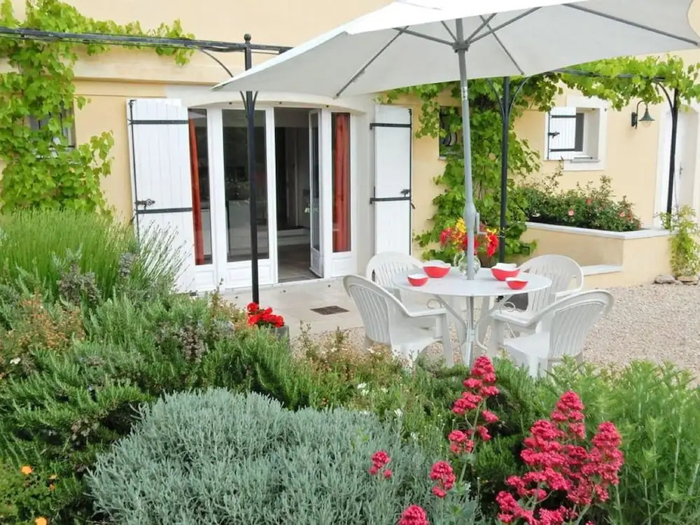 Modern Terrace Stay Montbrun