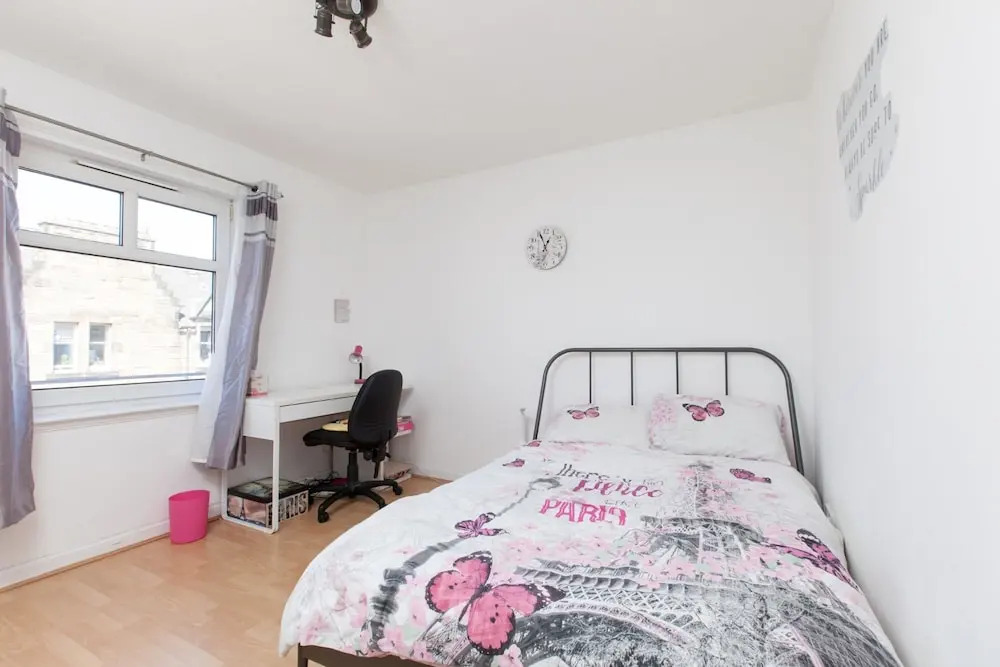 Ideal Fringe Base: Great Value + Free Parking!