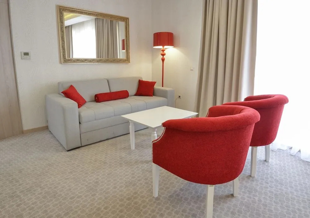 Hotel Atina by ENTOPYA