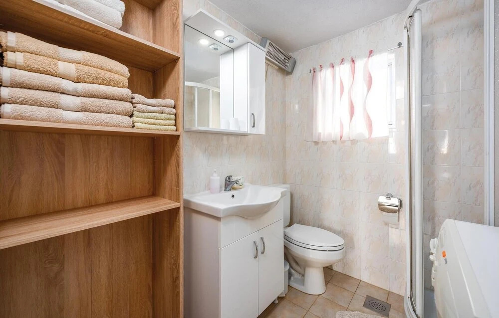 Amazing Home in Cere With Wifi and 2 Bedrooms