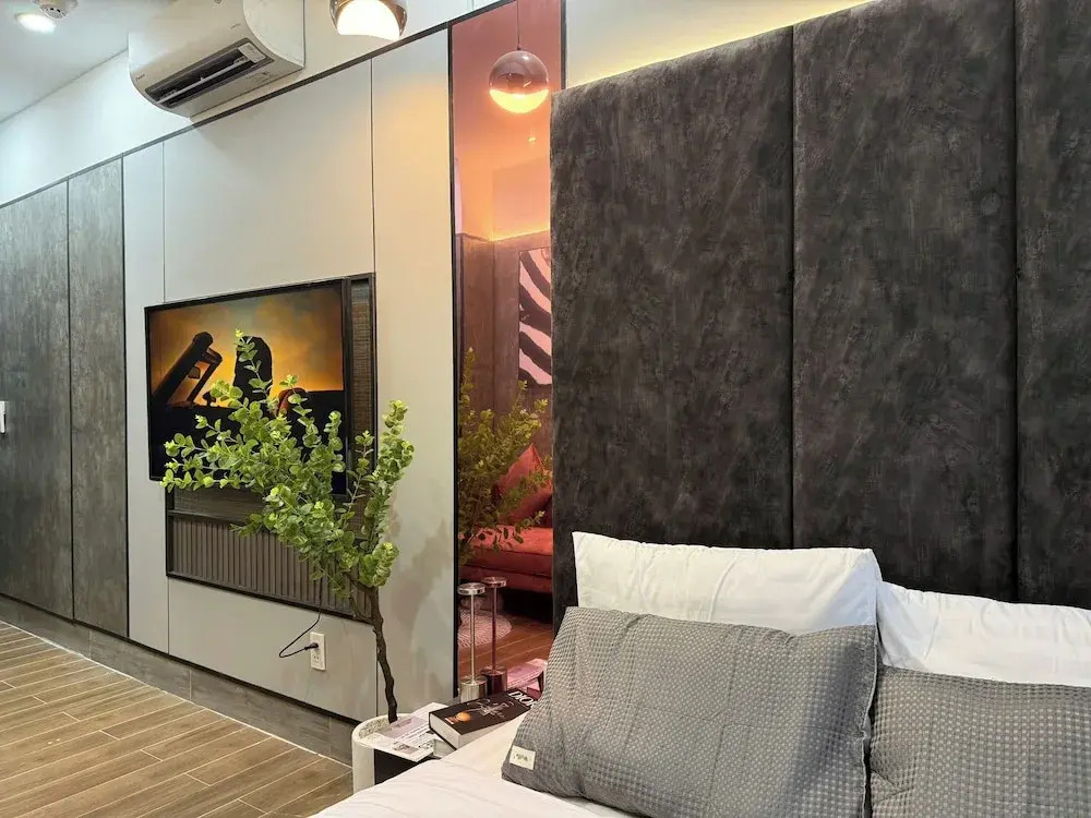 Unite StayCation Nhiêu Tứ
