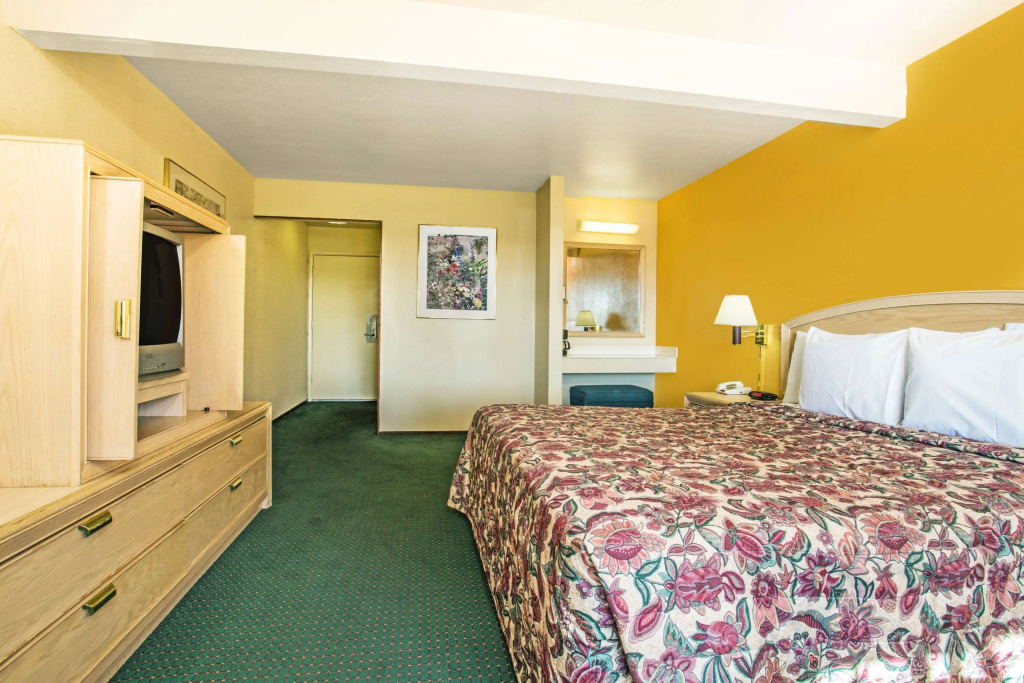 Travelodge by Wyndham Turlock