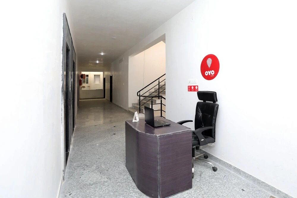 OYO 11075 Home Modern 3BHK Gulab Bagh