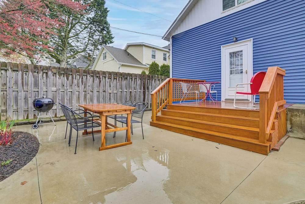 Ludington Home w/ 6 Bicycles < 1 Mi to Beach!