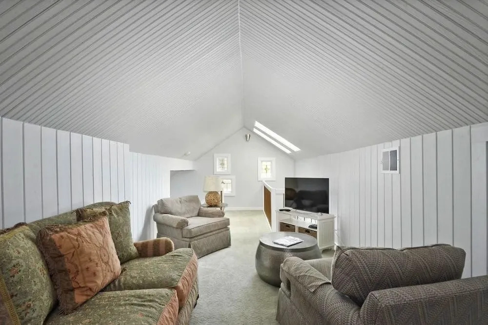 3BR 1.75BA Stylish Hyde Park House by RedAwning