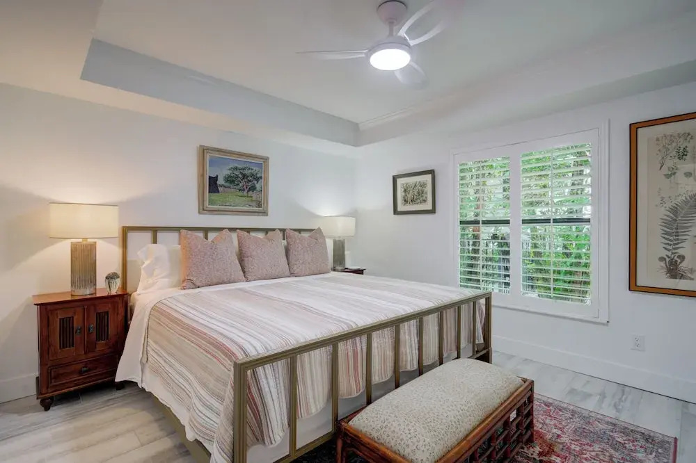 LeMalo Vacation Rental: Stylish 1-BR Condo Near 5th Ave S & Gulf Beaches Coastal Vibes, King Bed, and Private Outdoor Space. Perfect Location for Dining, Shopping and Exploring Naples!