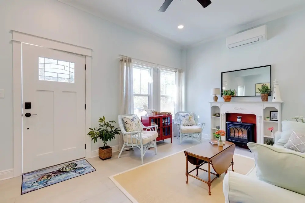Harbor Oaks Haven: Walk to Front Beach & Downtown!
