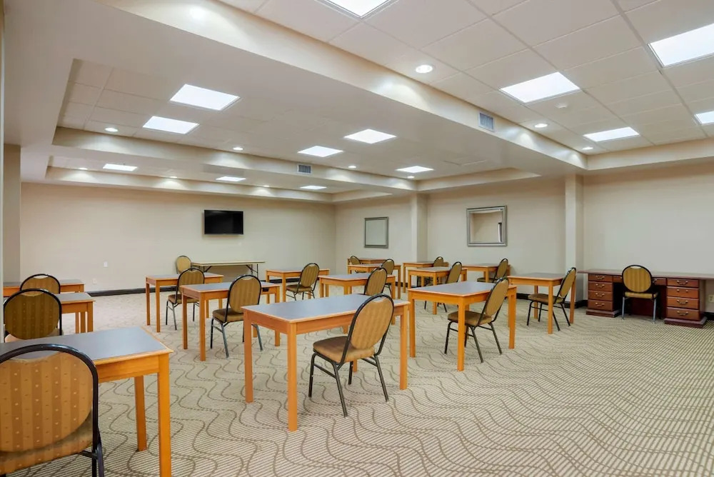Comfort Suites