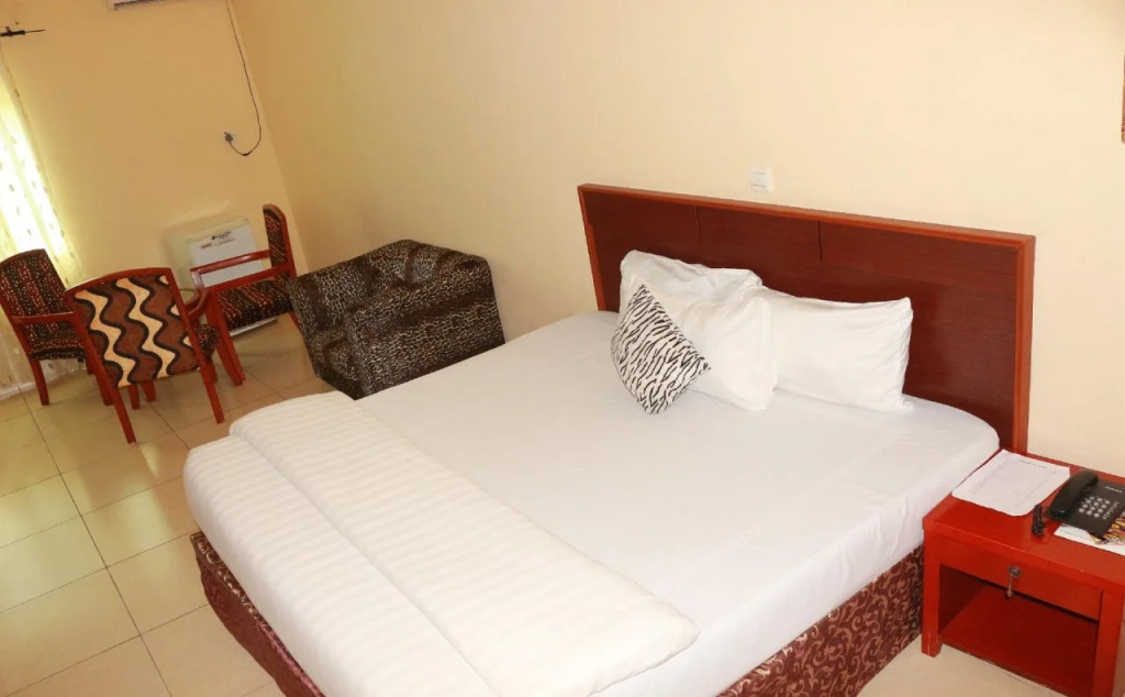 Carlcon Hotel