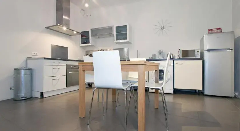 Maison Arlésienne Idéalement Située