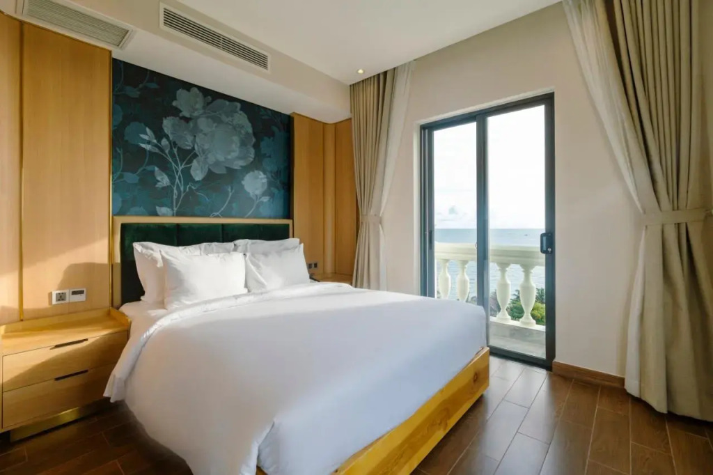 The Tahiti Beach Hotel