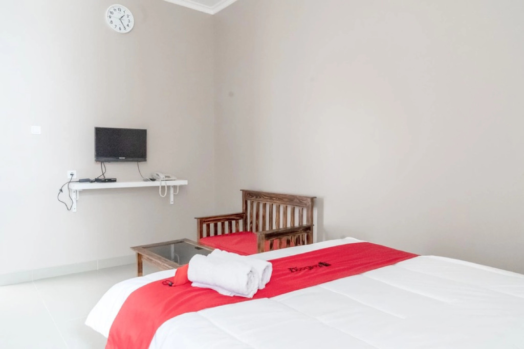 RedDoorz Plus near Tambun Station