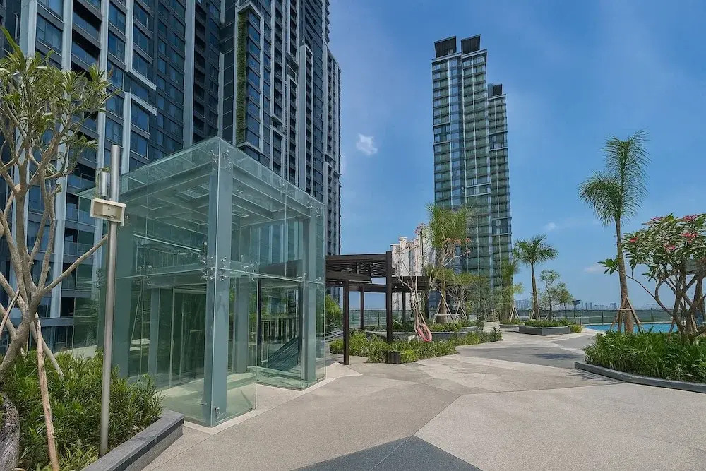 Lumière Riverside by Urban Home