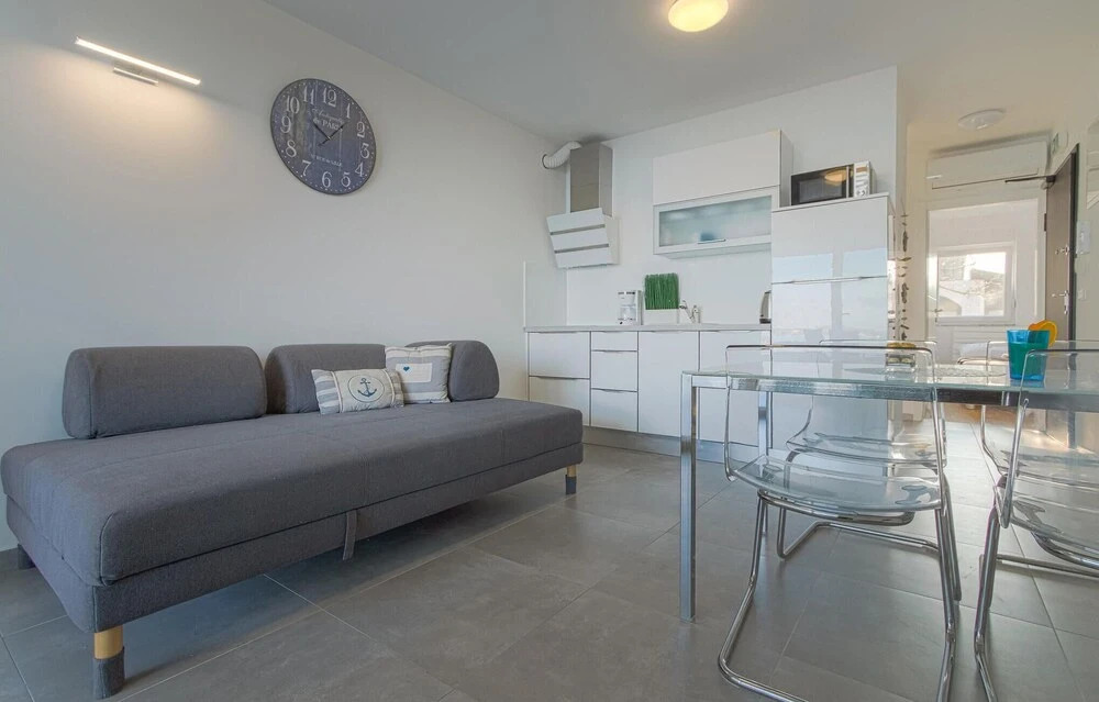 Amazing Apartment in Nin With 2 Bedrooms and Wifi