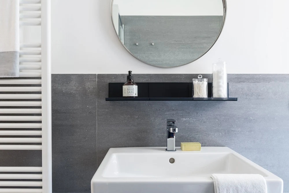 JOIVY Stylish 1-Bedroom Flat