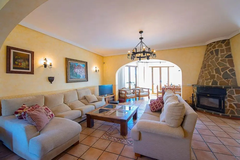 Villa - 4 Bedrooms with Pool and WiFi - 106398
