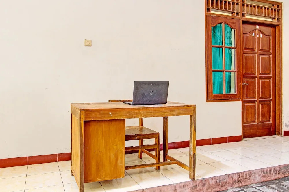 SPOT ON 93007 Guest House Lestari