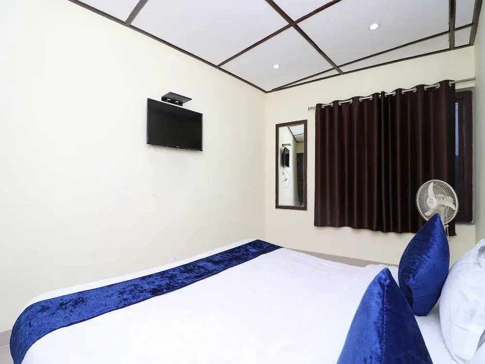 OYO 13673 Home Luxury 1RK Happy Valley