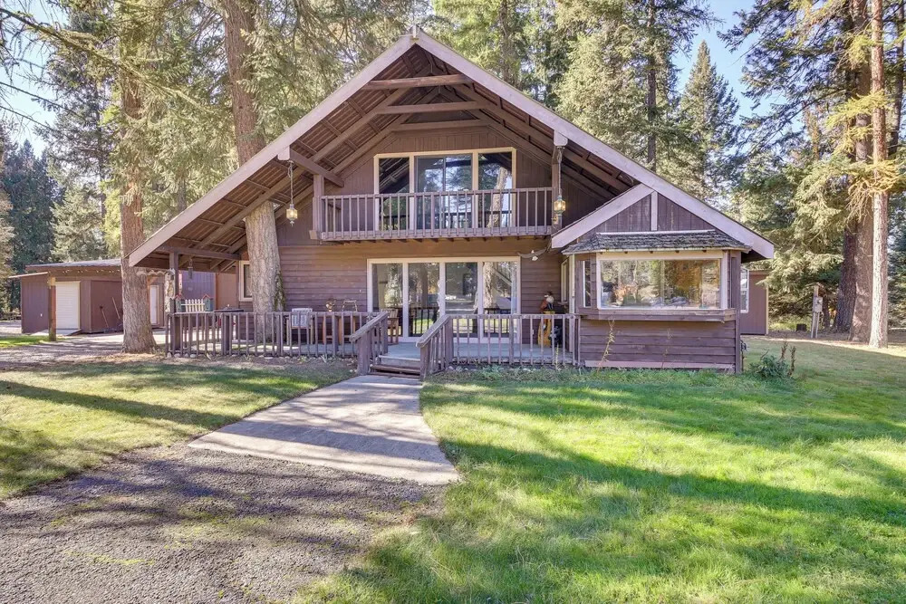 1 Mi to Dtwn Libby: Peaceful Home w/ Creek Access!