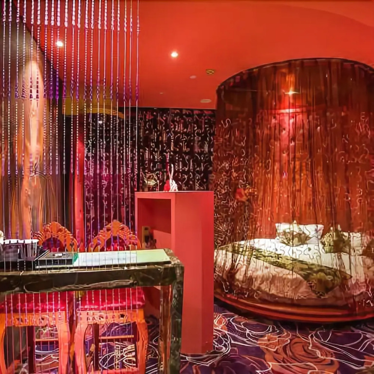 Houhai Theme Hotel