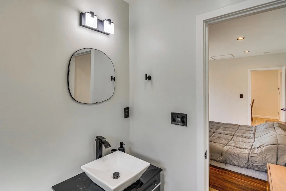 Studio Tours & Universal Fun! Burbank Family Home