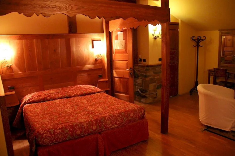 Charmant Petit Hotel
