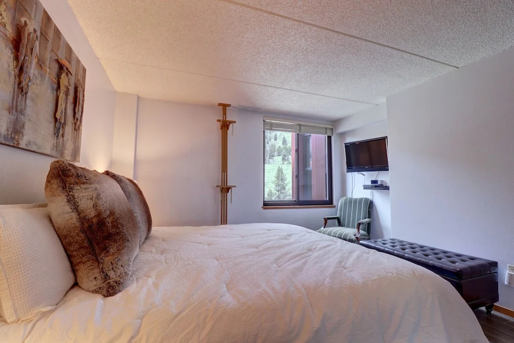 VS348 Village Square 1 Br 1 Ba PET FRIENDLY