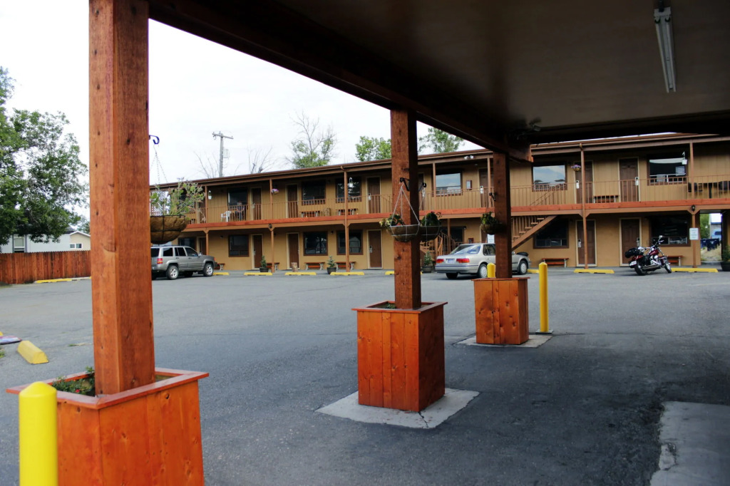 Country Motor Inn