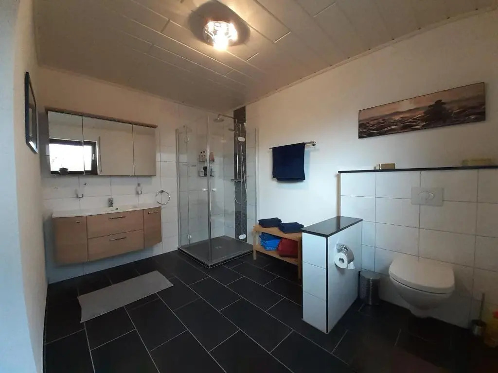 Ferienwohnung 75m² Terrasse Parkplatz WallBox Nürburgring