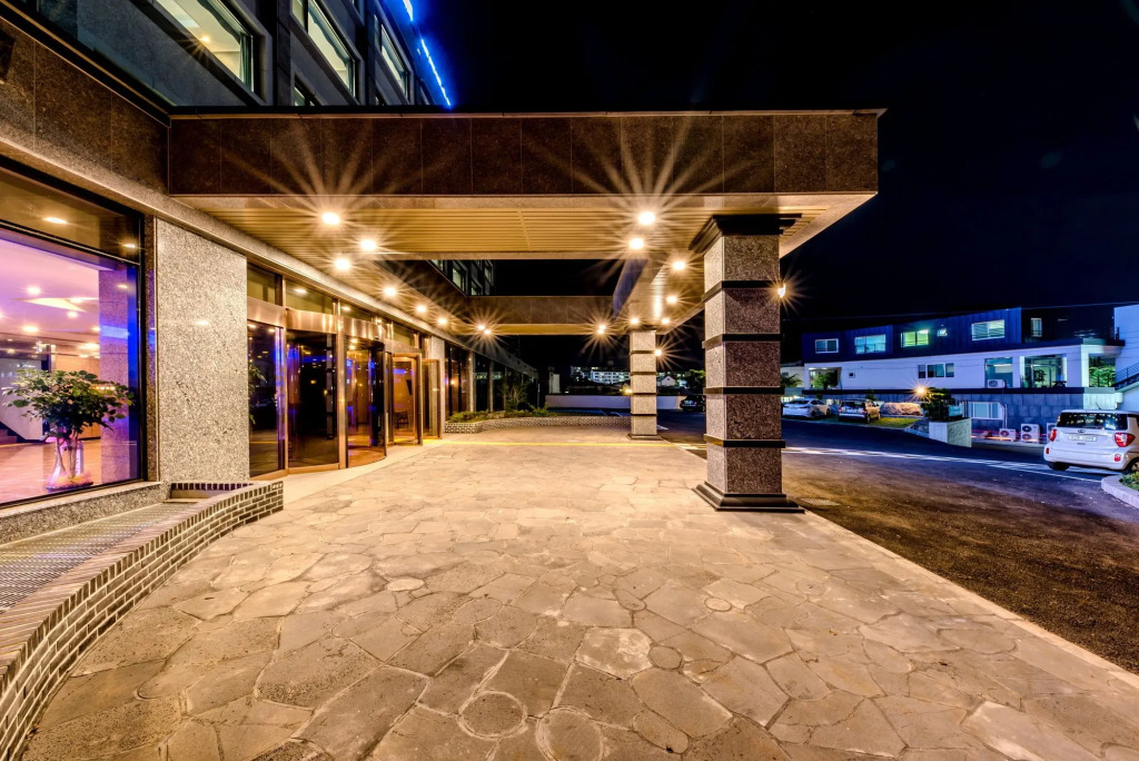 Leslie Hotel
