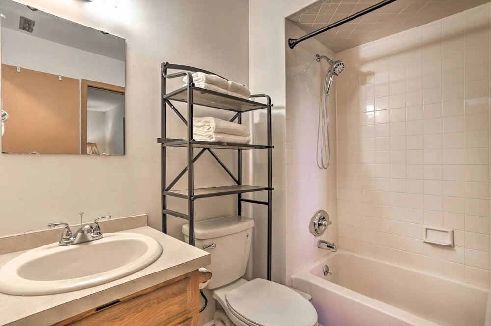 Vernon Township Condo Near Golfing + Skiing!