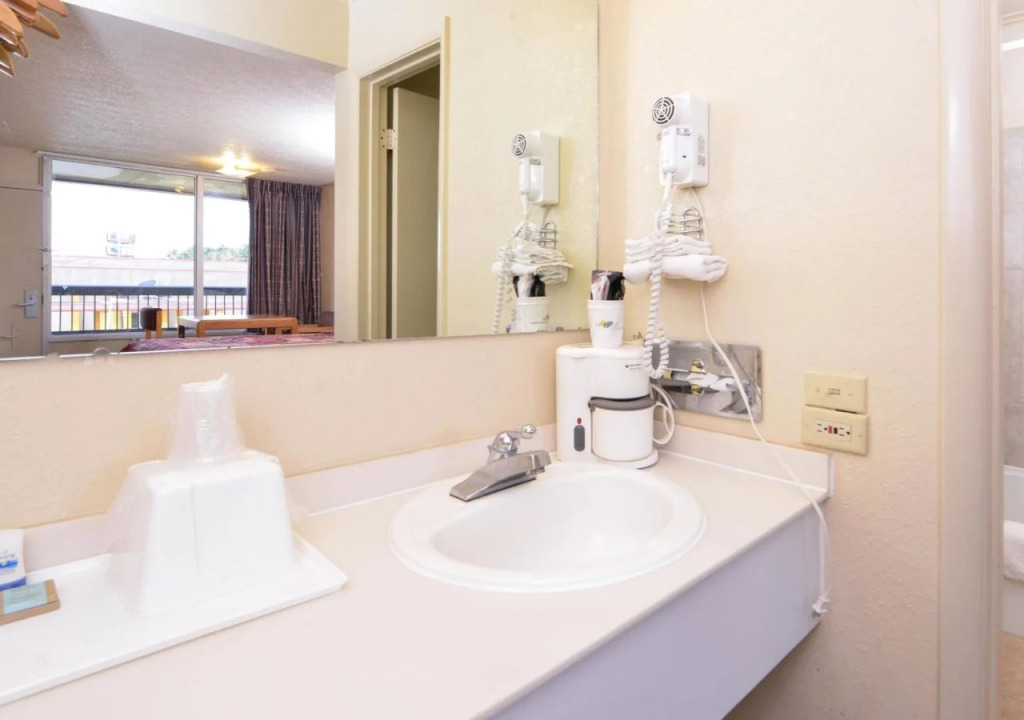 SPRINGWOOD HOTEL, Opelika I-85 Columbus Pkwy