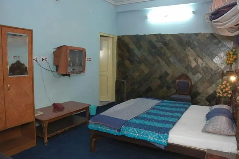 Royal Aashiyana Palace Hotel