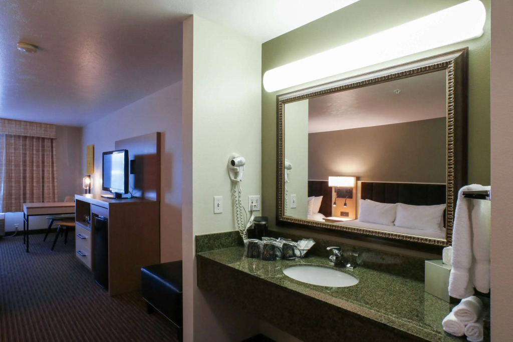 Oxford Suites Spokane Valley