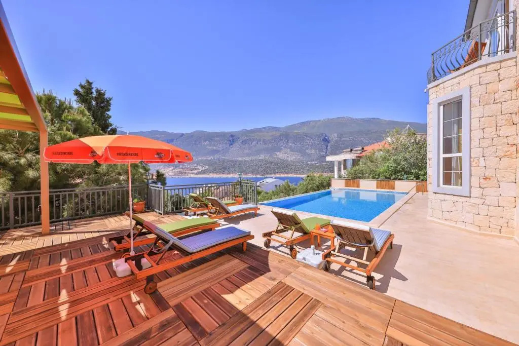 Kaş, deniz manzaralı, 6 kişilik villa