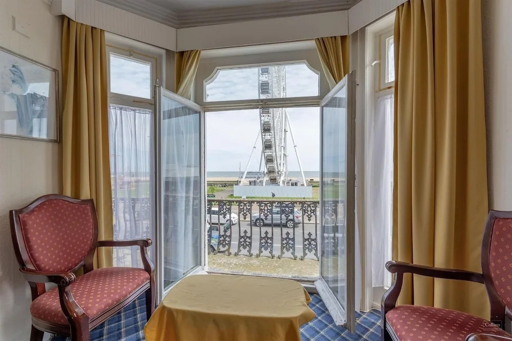 Royal Hotel