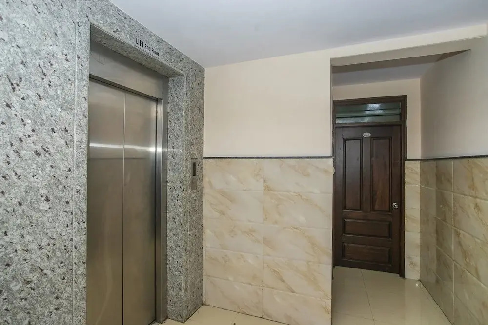 OYO 25121 Bns Lodge