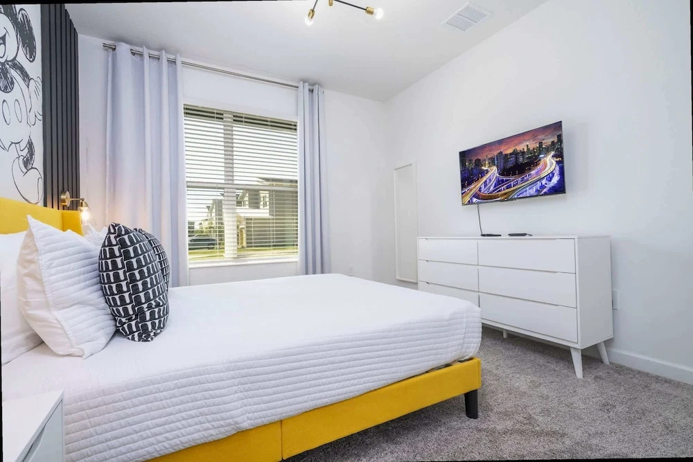 Themed 5Bd Family Villa w Pool & Spa Near Disney