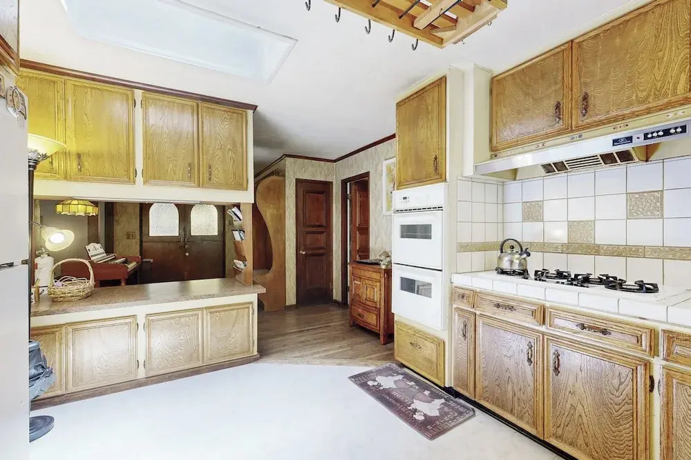 2BR House w/ Private Hot Tub, Free Wifi