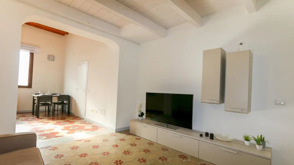 Welcomely - Xenia Boutique House 5