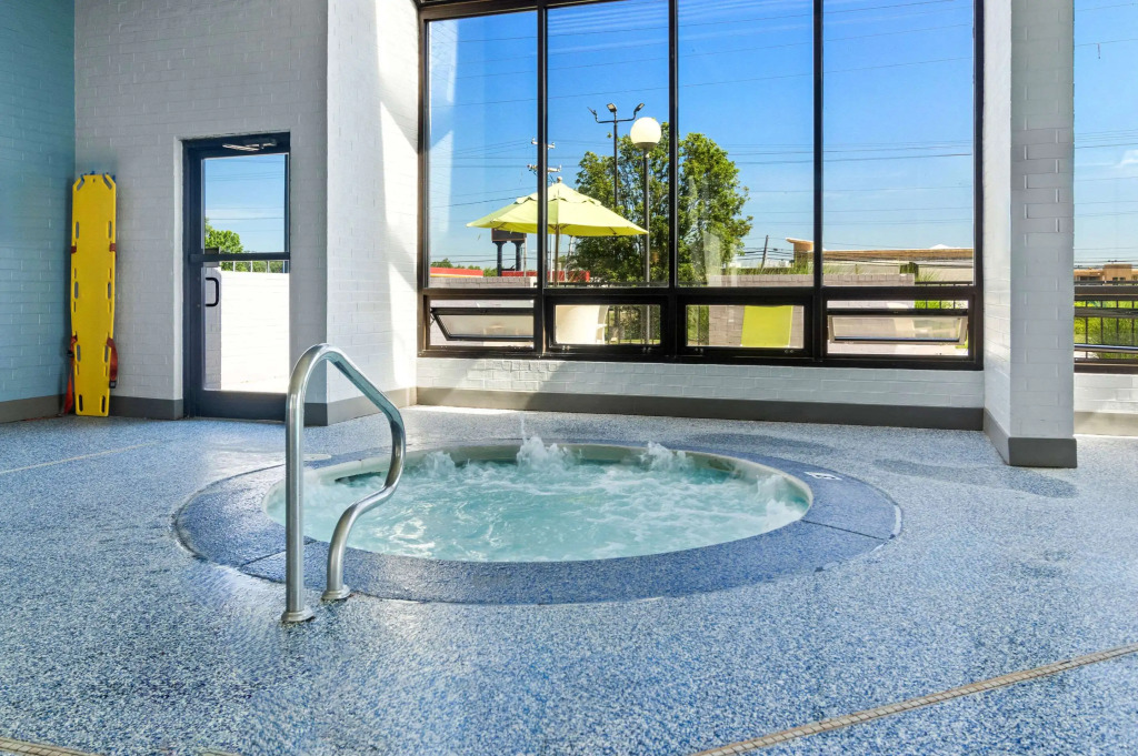Comfort Inn & Suites Evansville Airport