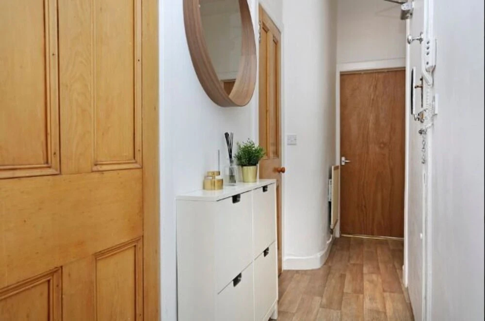 An Elegant and Artistic Apartment for 4