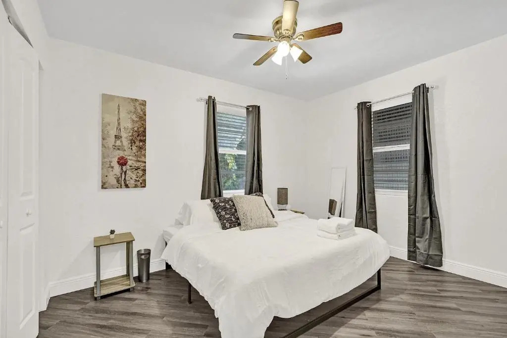 BRAND NEW 4Bed/2Bath - Renovated Luxury Stay