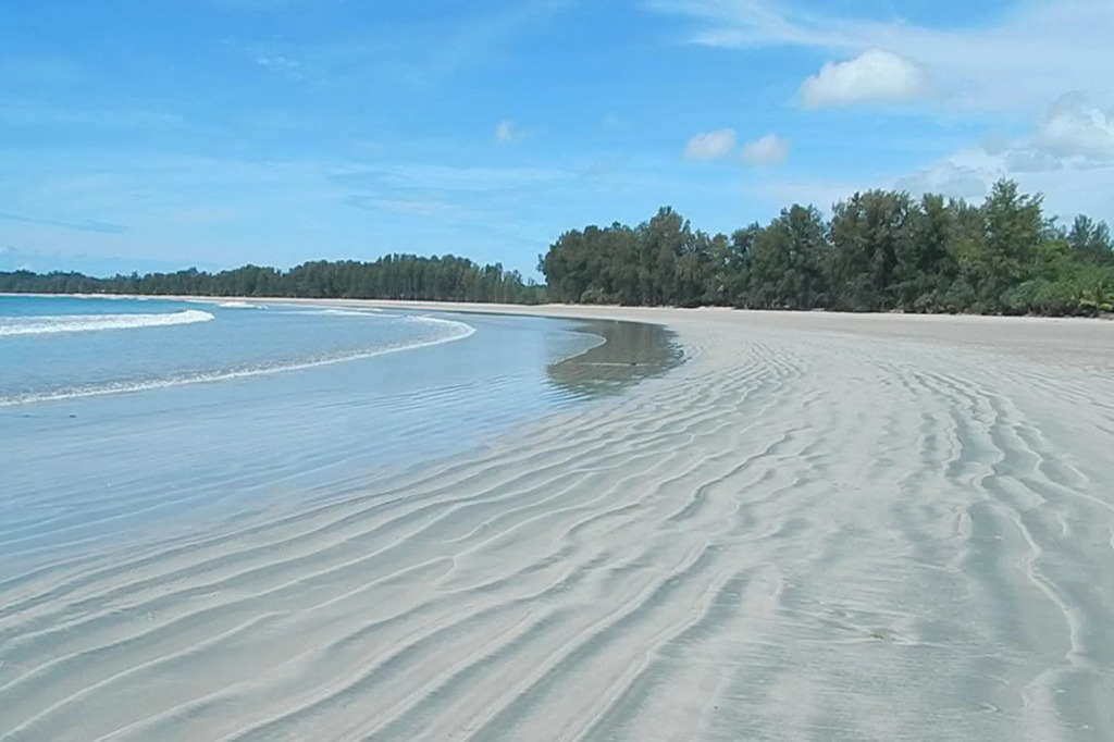 JJ Beach Resort & JJ Seafood